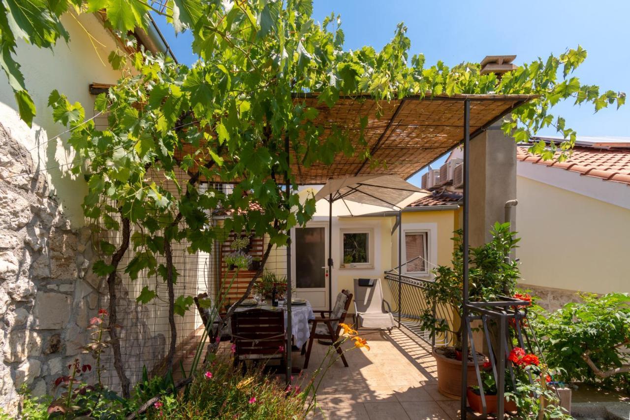 Mediterranean Terrace Apartment With Bikes & Sup Skradin Exterior foto