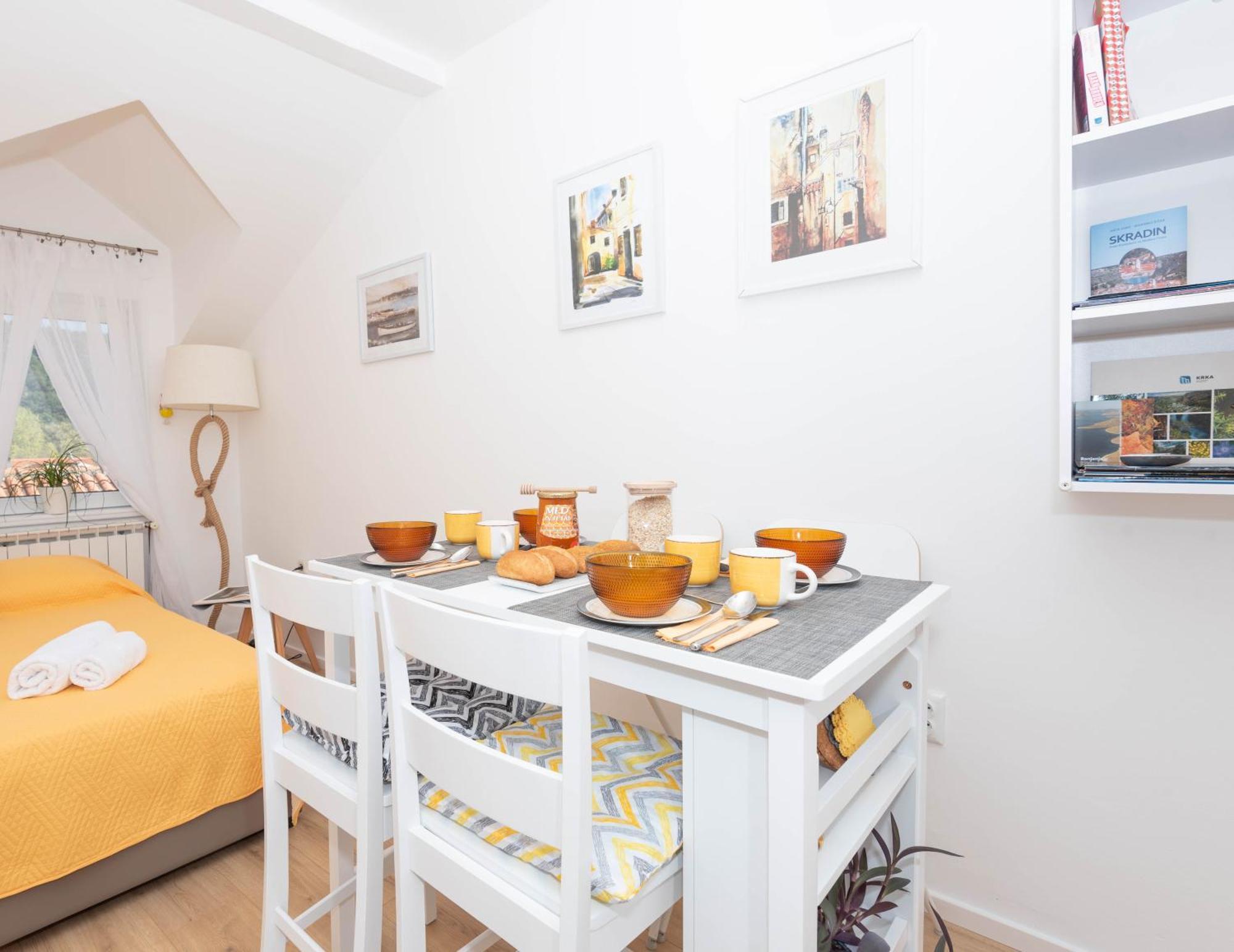 Mediterranean Terrace Apartment With Bikes & Sup Skradin Exterior foto
